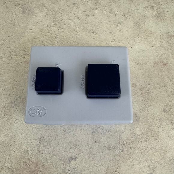 Creative Memories Square Maker Punch Cuts 2 Sizes 1.0” & 3/4” w/Box Container - Picture 2 of 6